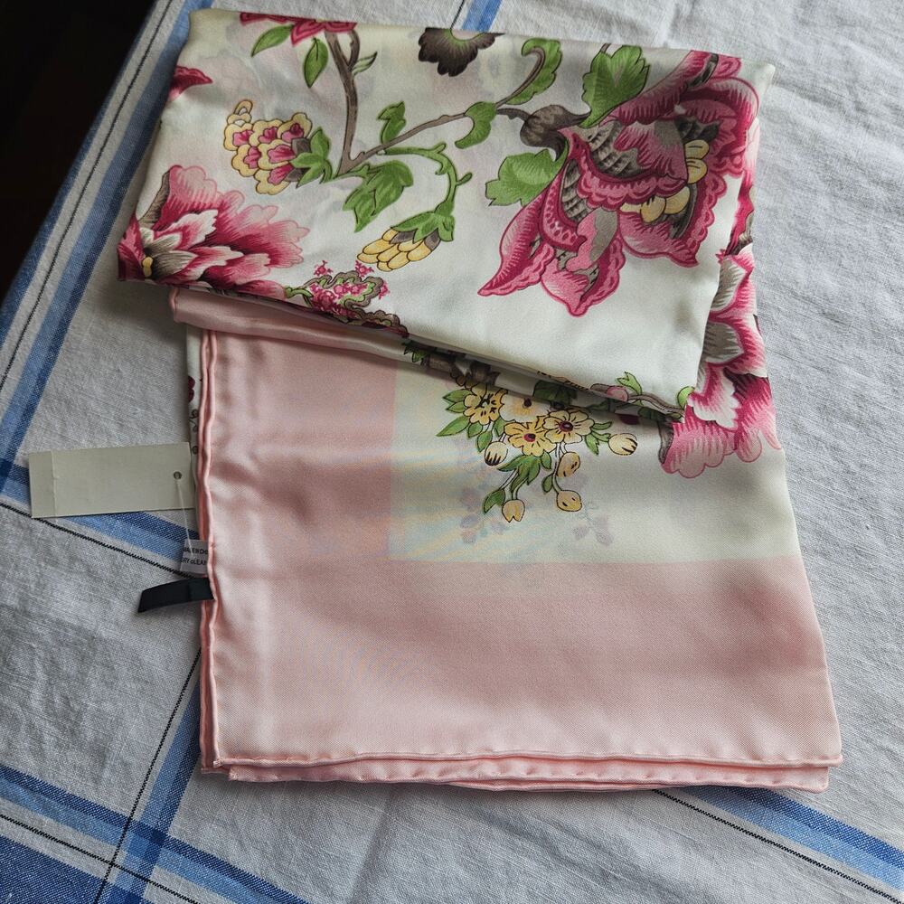 NWT Talbot's Silk Floral Print Large Wrap Scarf 32" x 32" - Picture 4 of 4